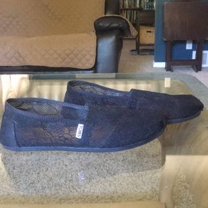 Size 8 Black Lace TOMS shoes.